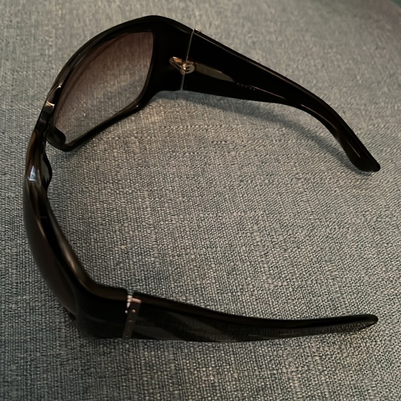 Gucci Sunglasses - Picture 4 of 6